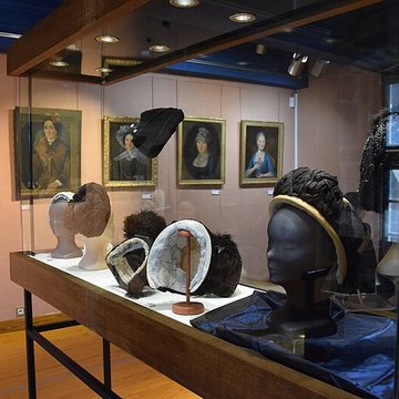 Ancien évêché, actuellement mairie et musée