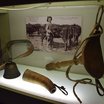 Ancien évêché, actuellement mairie et musée