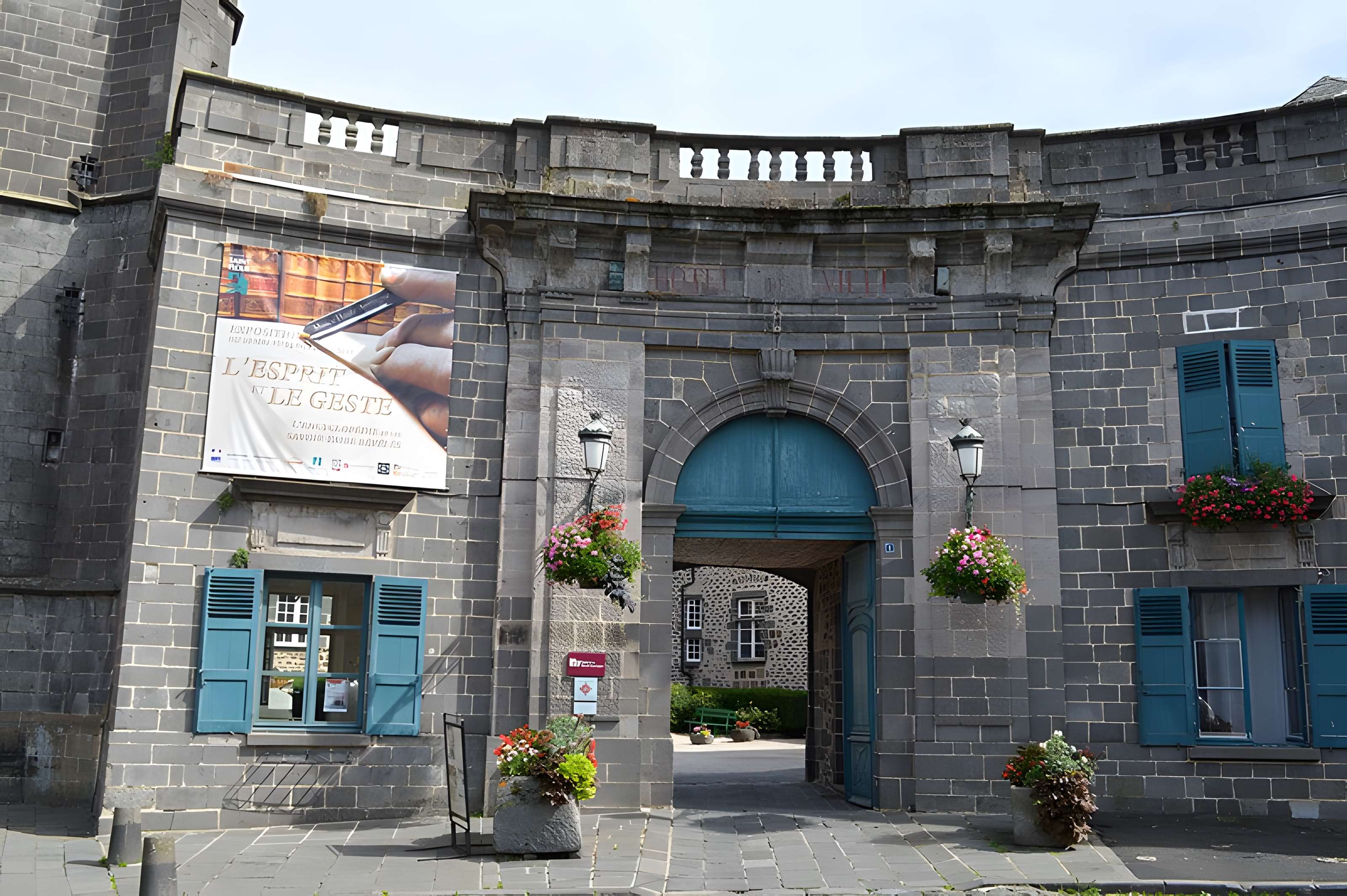Ancien évêché, actuellement mairie et musée