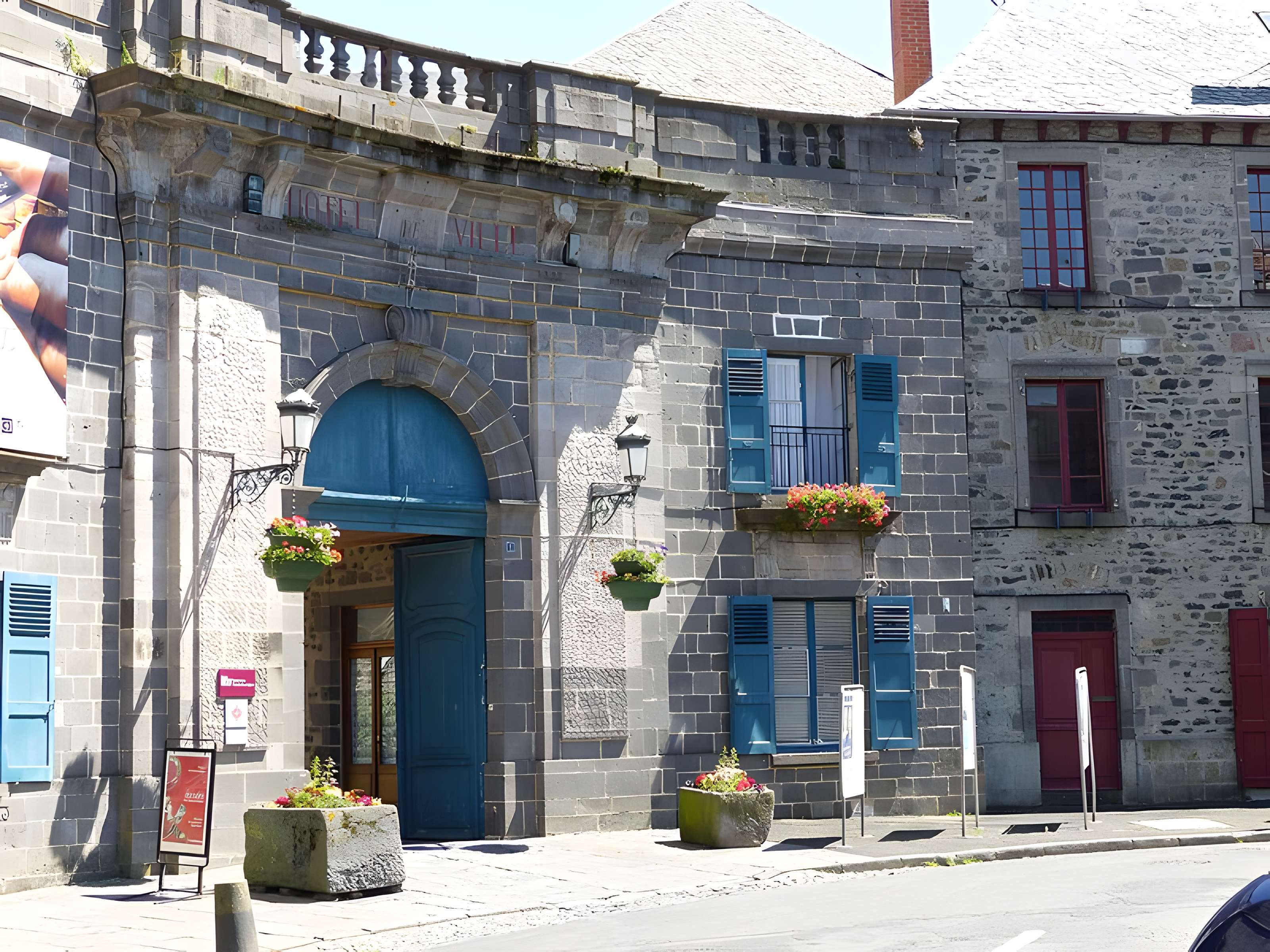 Ancien évêché, actuellement mairie et musée