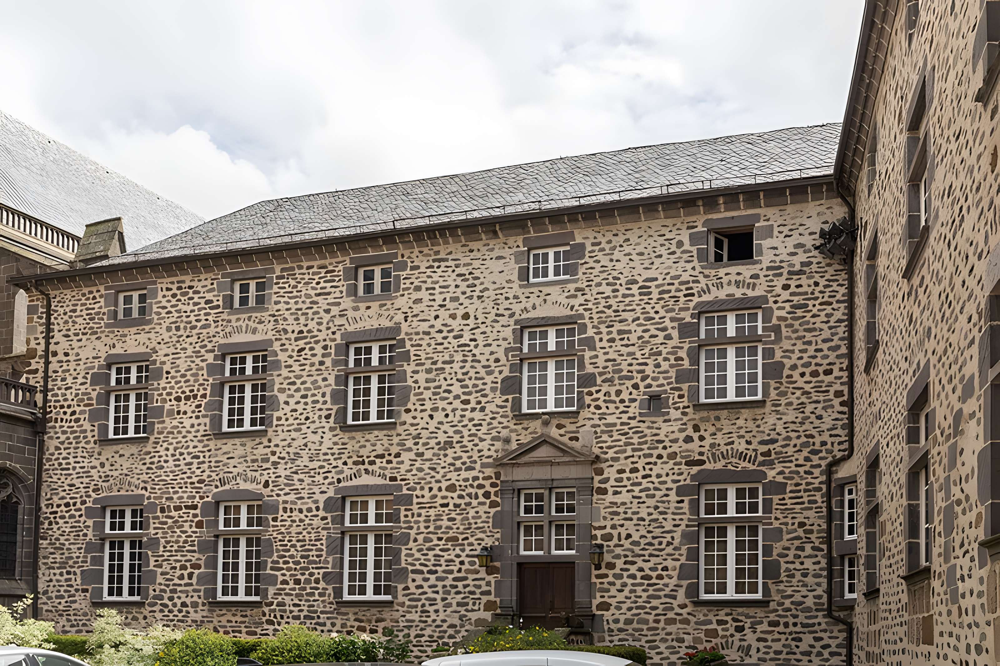 Ancien évêché, actuellement mairie et musée
