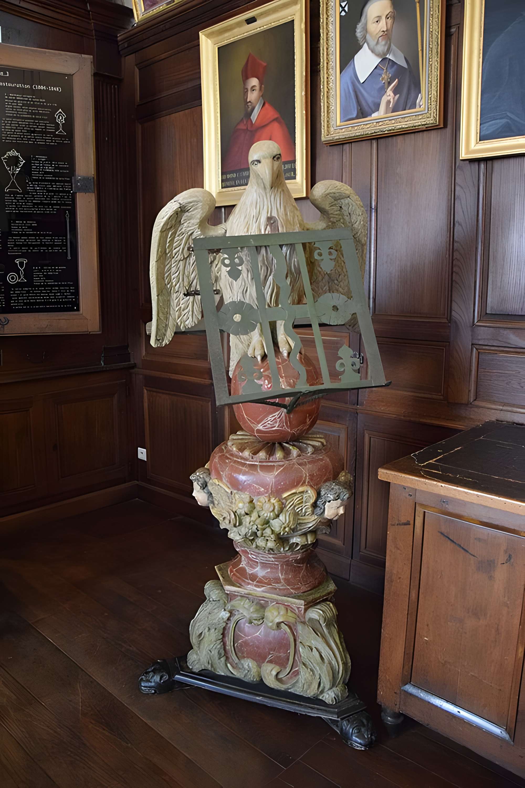 Ancien évêché, actuellement mairie et musée