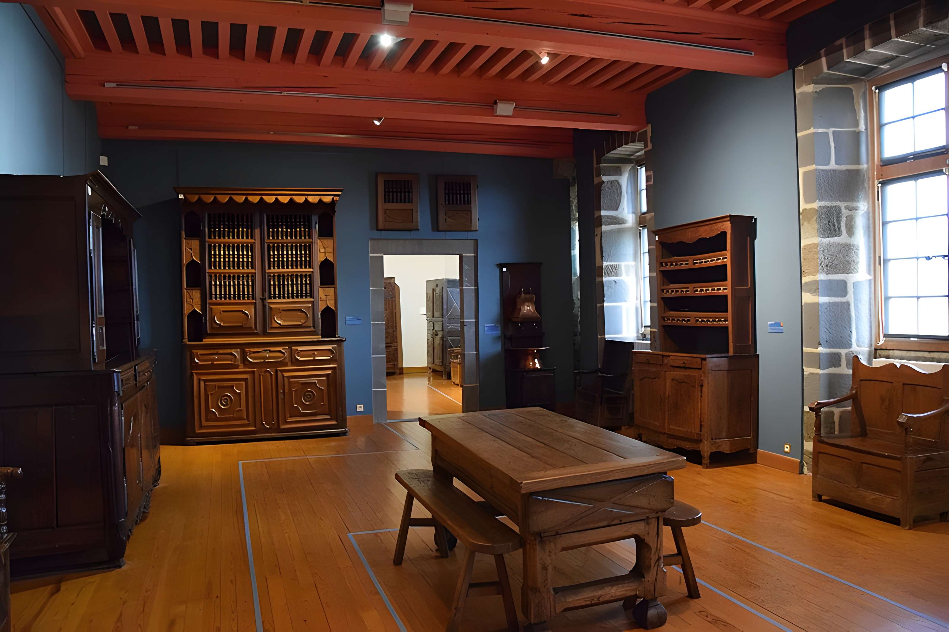 Ancien évêché, actuellement mairie et musée