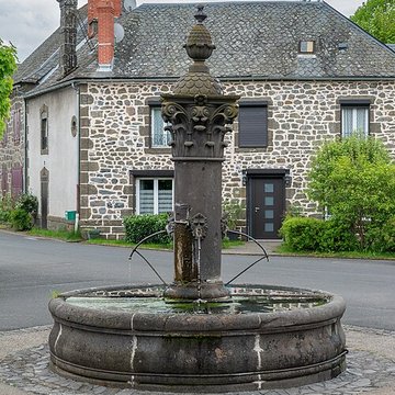 Fontaine datée de 1872