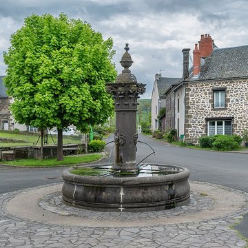 Fontaine datée de 1872