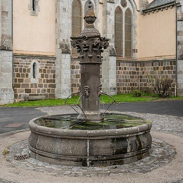 Fontaine datée de 1872