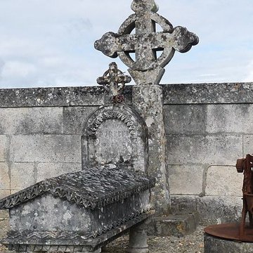Croix de lancien cimetière