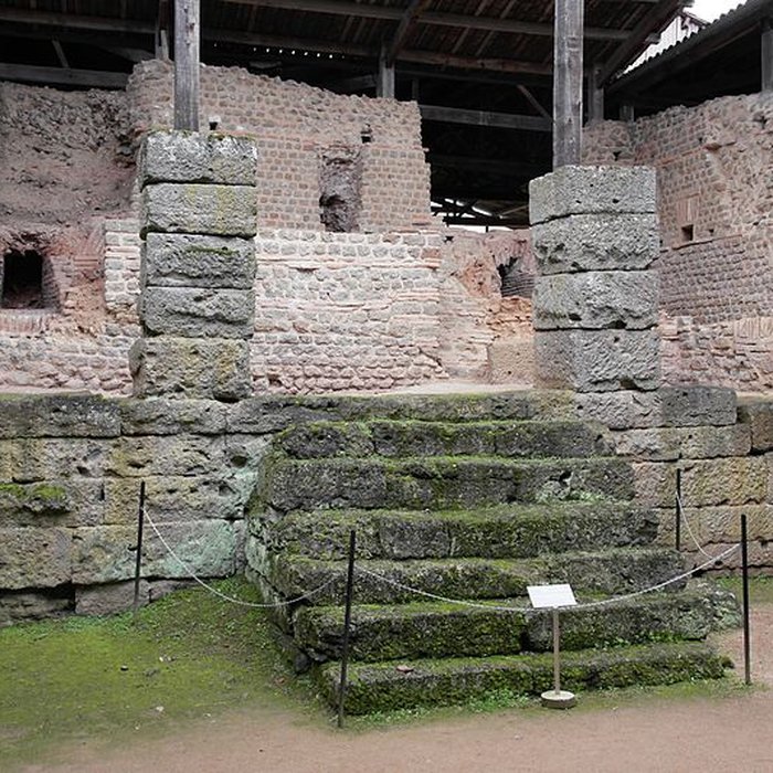 Photo de Restes dun amphithéâtre