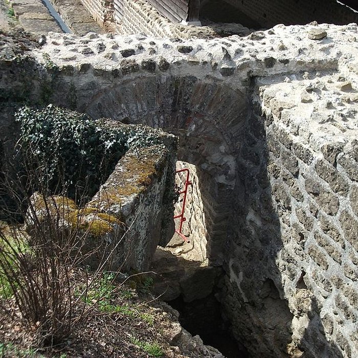 Photo de Restes dun amphithéâtre