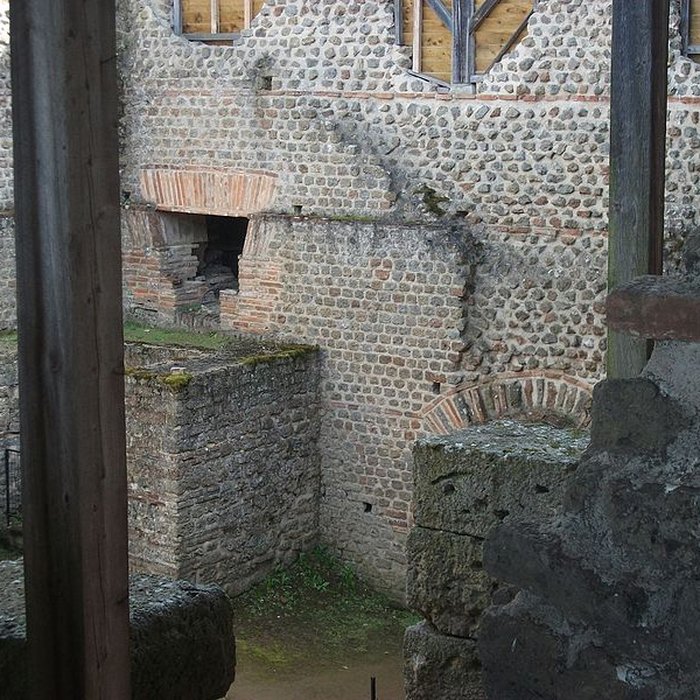 Photo de Restes dun amphithéâtre