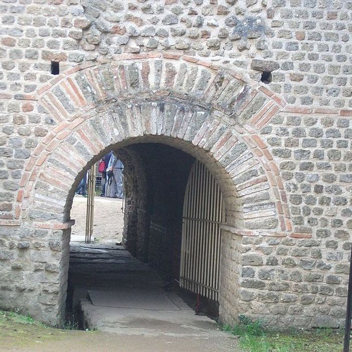 Photo de Restes dun amphithéâtre