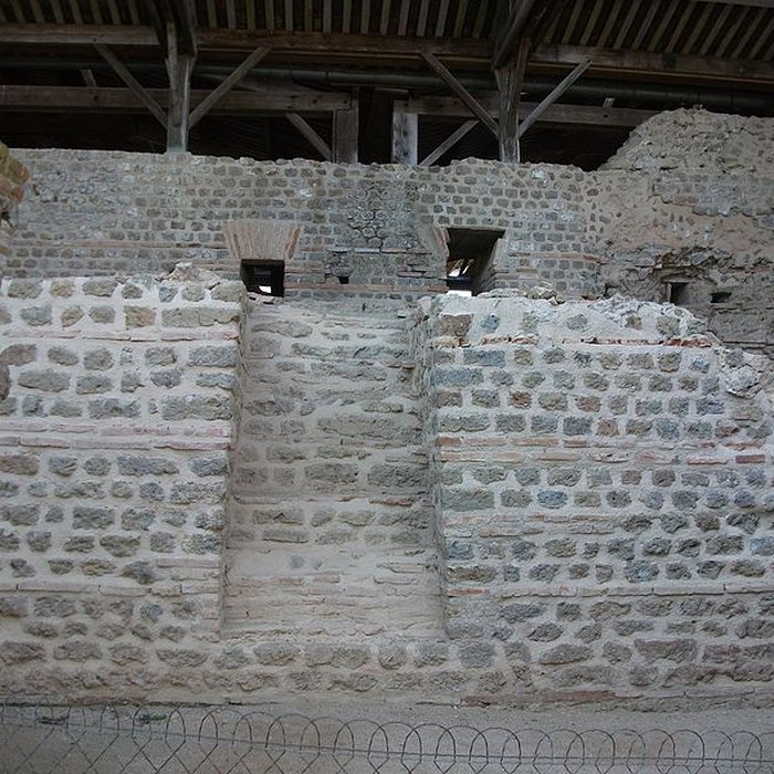 Photo de Restes dun amphithéâtre