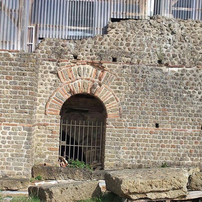 Photo de Restes dun amphithéâtre