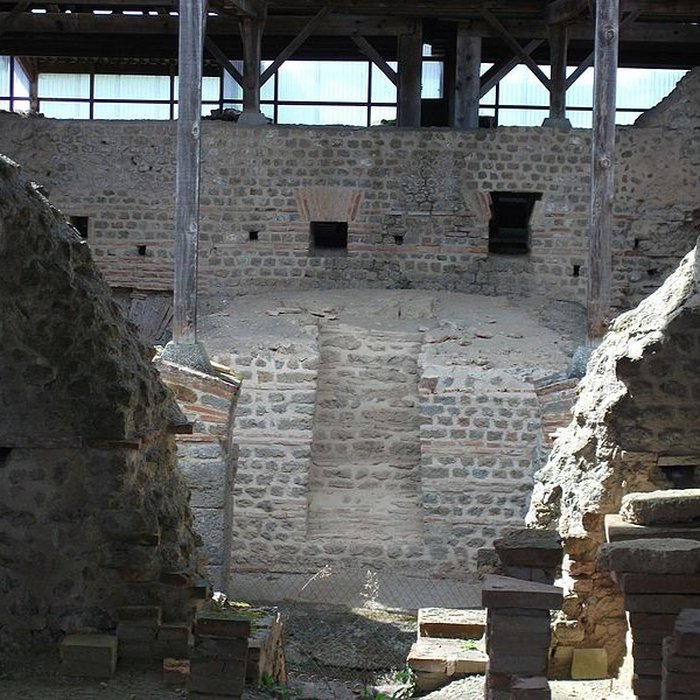 Photo de Restes dun amphithéâtre