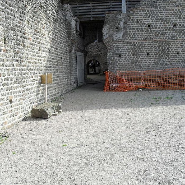Photo de Restes dun amphithéâtre
