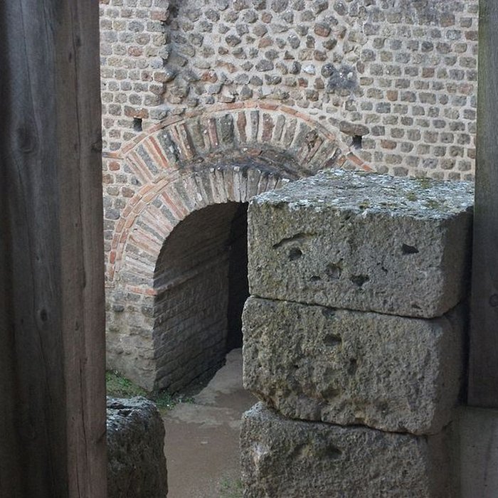 Photo de Restes dun amphithéâtre