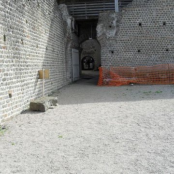 Restes dun amphithéâtre