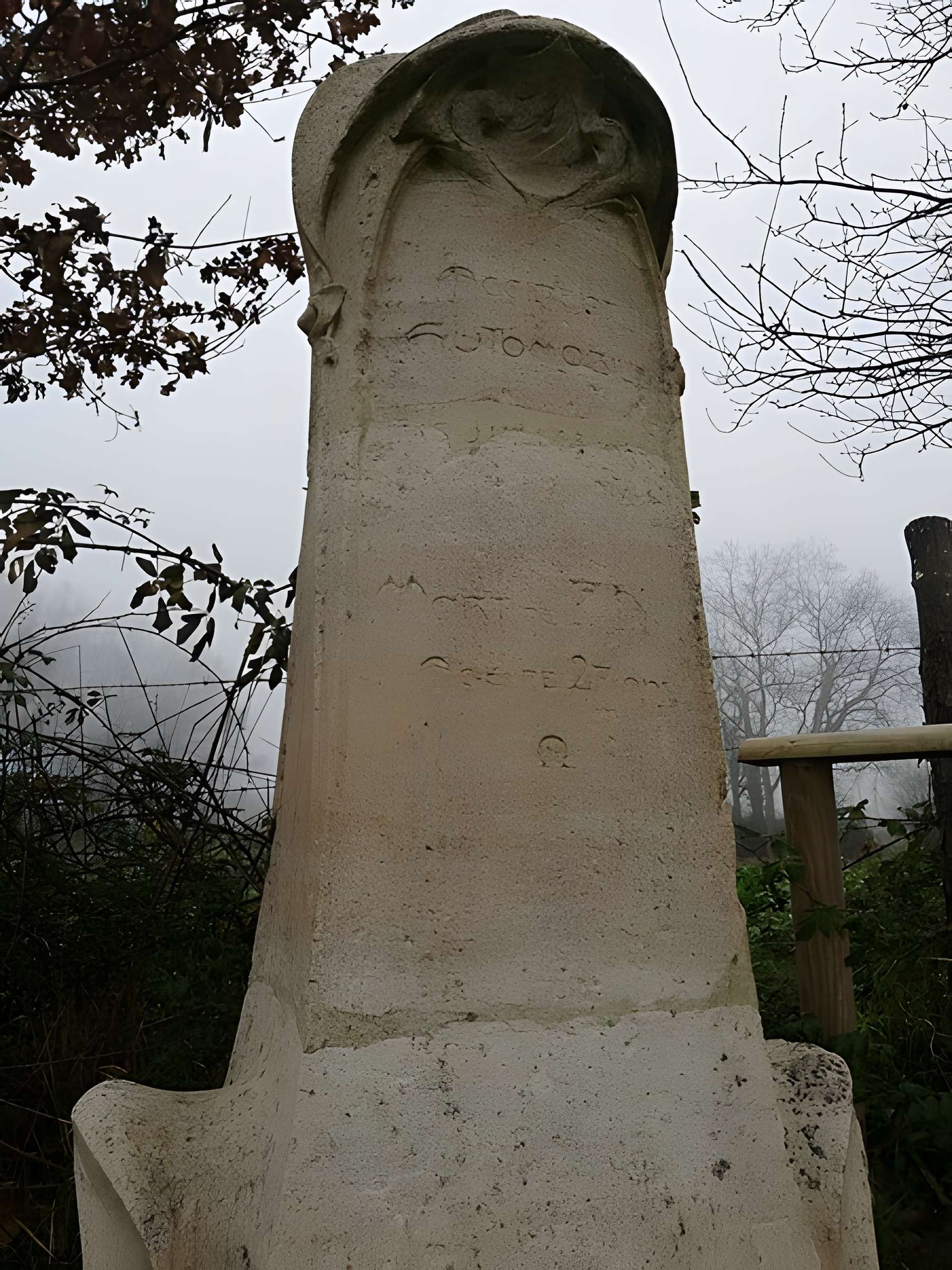 Monument commémoratif à Paul Nozal