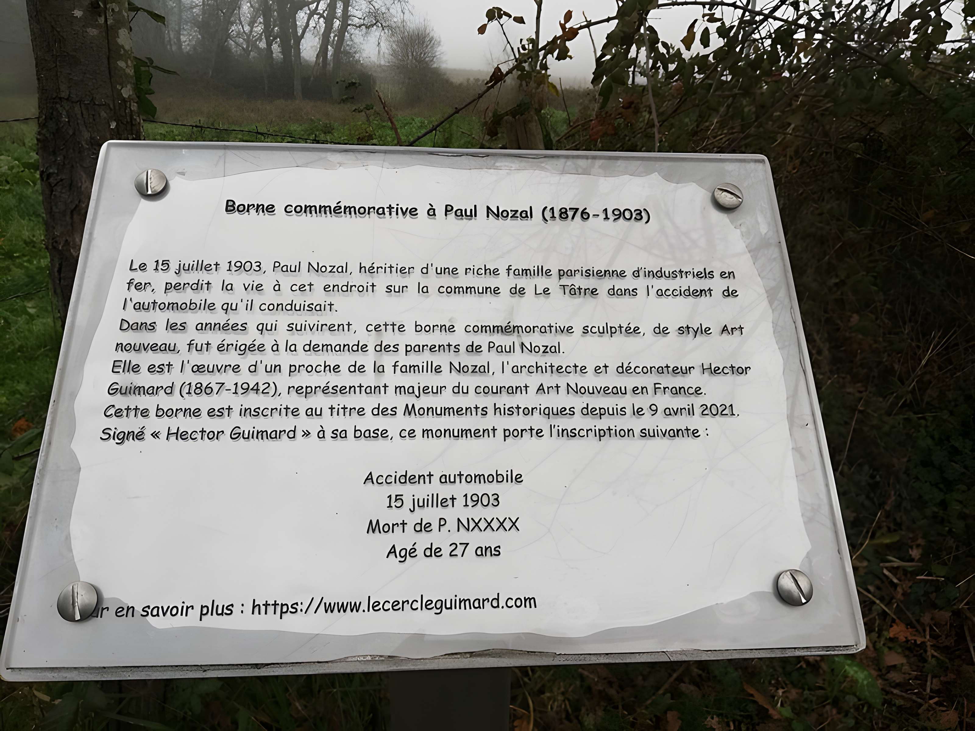 Monument commémoratif à Paul Nozal