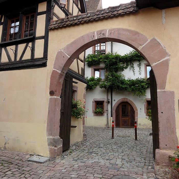Photo de Cour des évêques de Strasbourg à Riquewihr