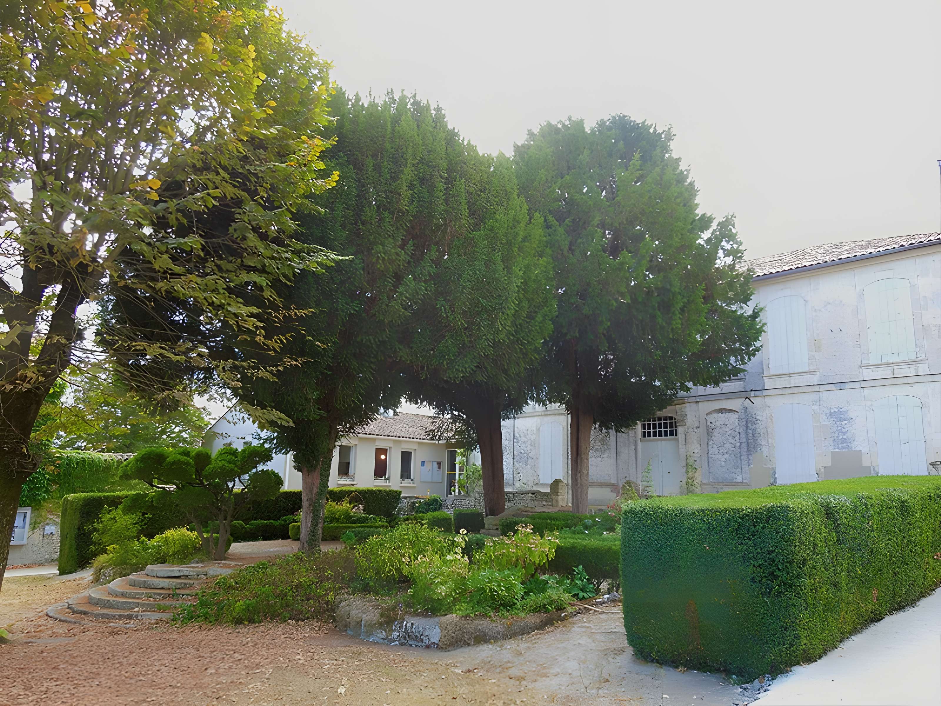 Presbytère et jardin