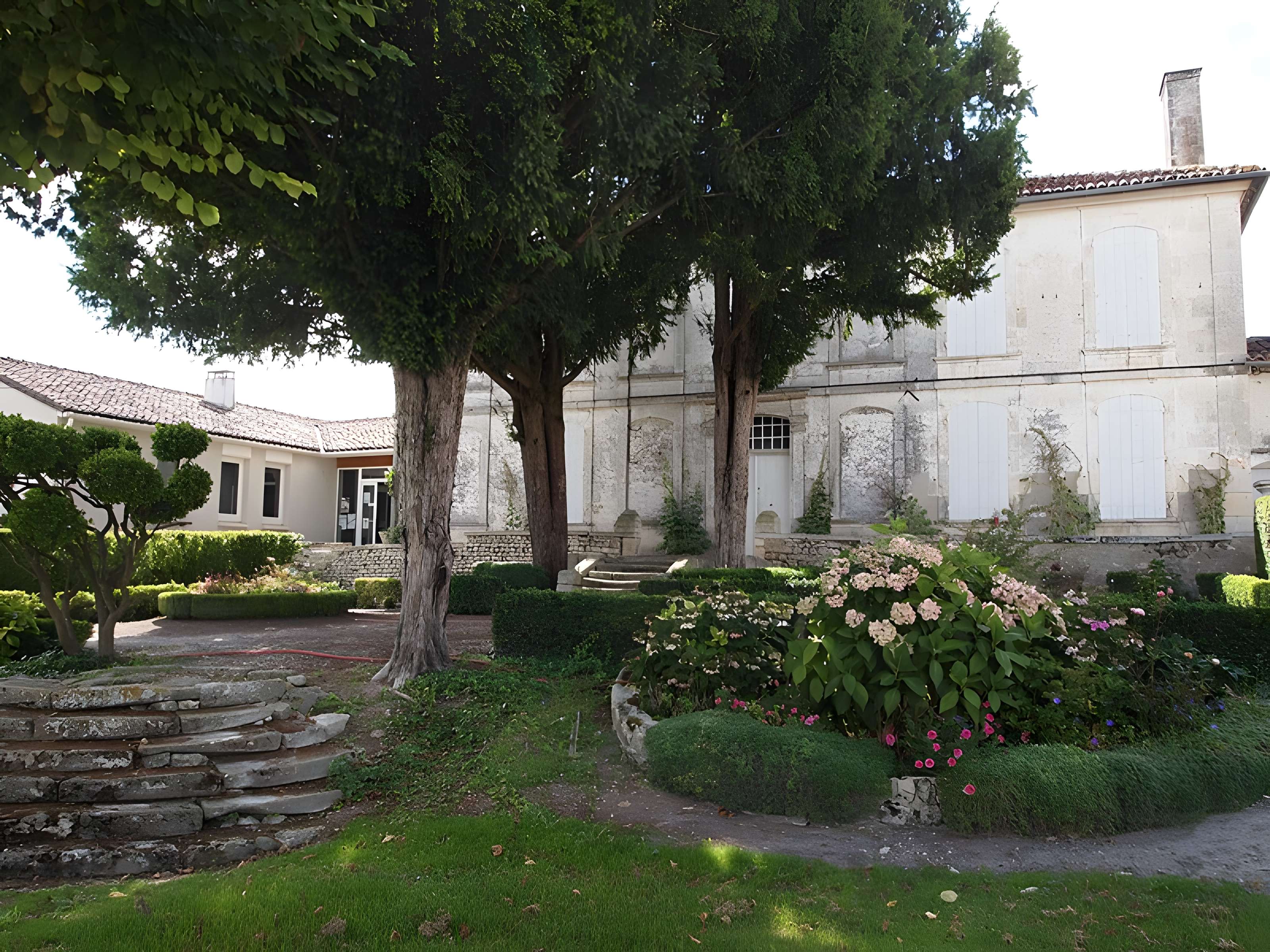 Presbytère et jardin