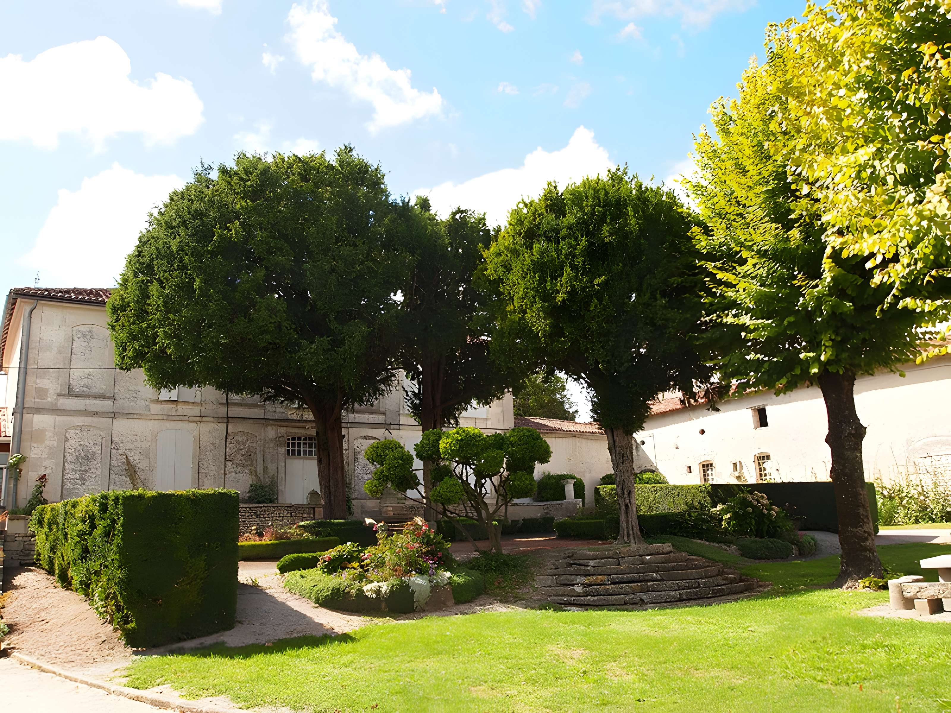 Presbytère et jardin