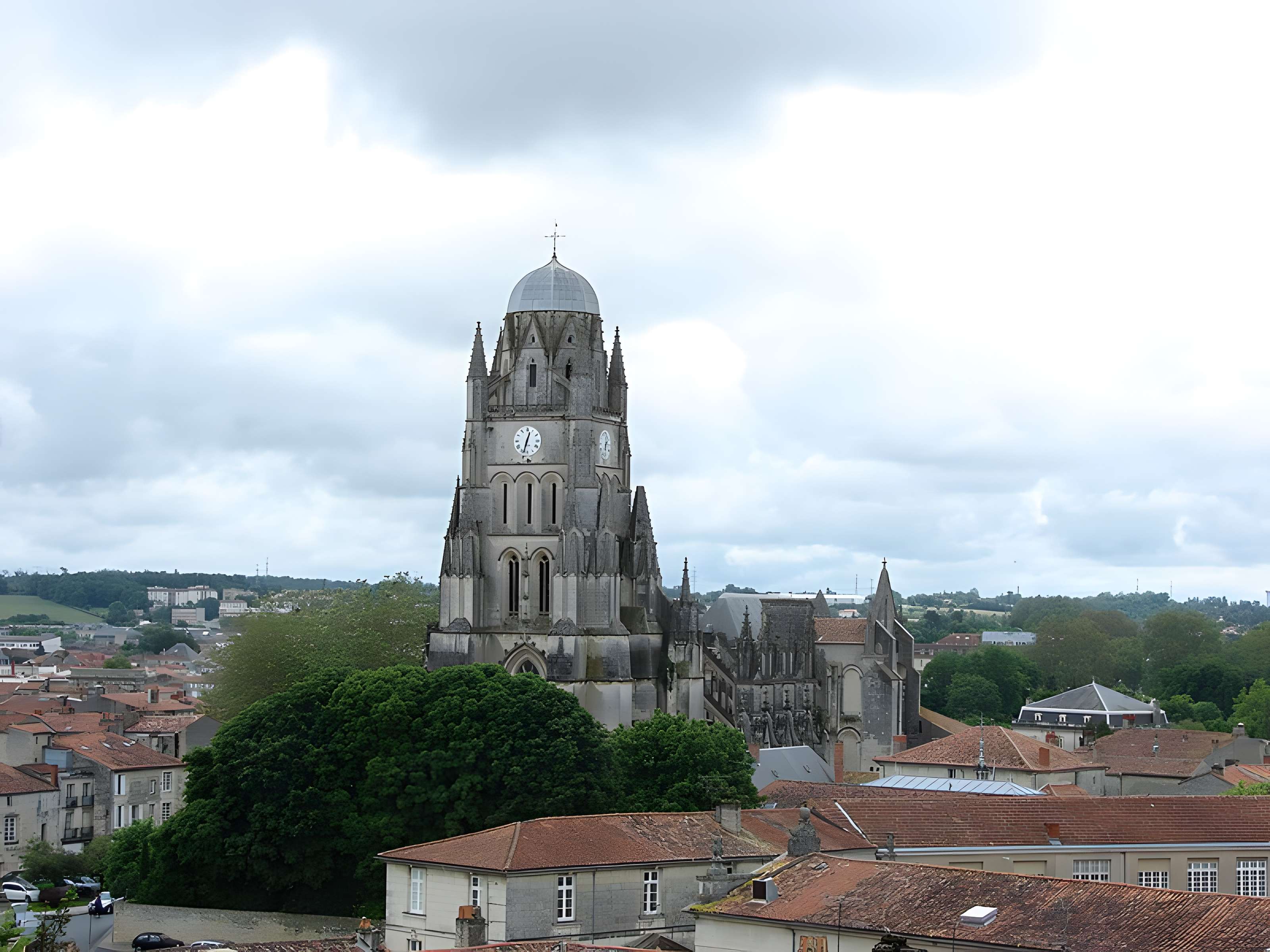 Cathédrale Saint-Pierre de Saintes