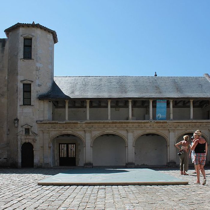 Photo de Ancienne abbaye, dénommée aussi ancien château des Seigneurs de Rhé ou ancien hôtel de Clerjotte