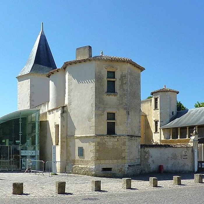 Photo de Ancienne abbaye, dénommée aussi ancien château des Seigneurs de Rhé ou ancien hôtel de Clerjotte