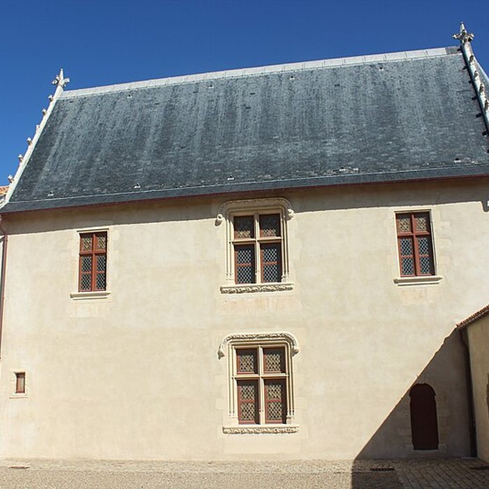 Photo de Ancienne abbaye, dénommée aussi ancien château des Seigneurs de Rhé ou ancien hôtel de Clerjotte