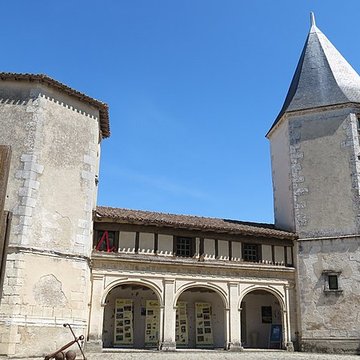 Ancienne abbaye, dénommée aussi ancien château des Seigneurs de Rhé ou ancien hôtel de Clerjotte