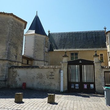 Ancienne abbaye, dénommée aussi ancien château des Seigneurs de Rhé ou ancien hôtel de Clerjotte