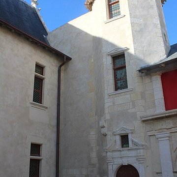 Ancienne abbaye, dénommée aussi ancien château des Seigneurs de Rhé ou ancien hôtel de Clerjotte