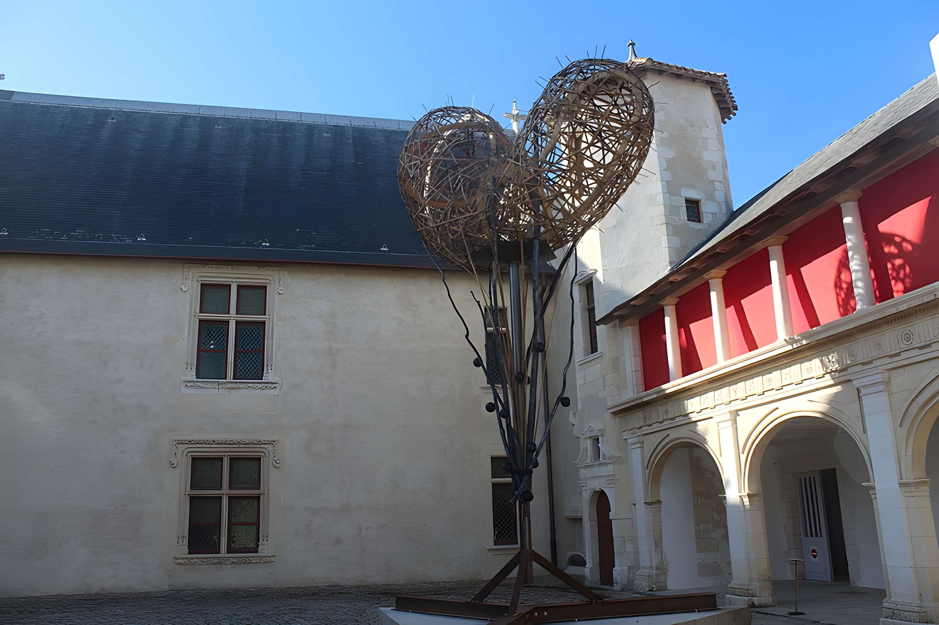 Ancienne abbaye, dénommée aussi ancien château des Seigneurs de Rhé ou ancien hôtel de Clerjotte