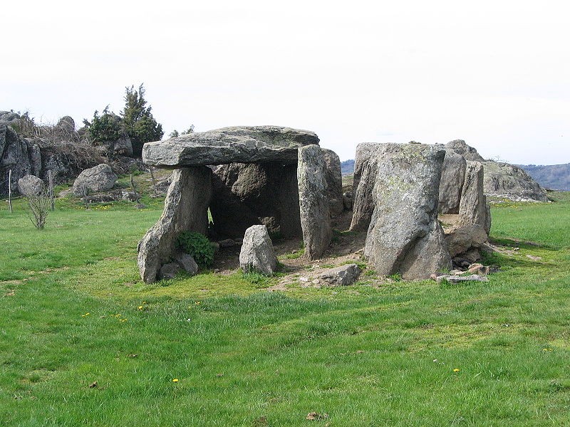 Photo de Dolmen de la Grotte à Cournols