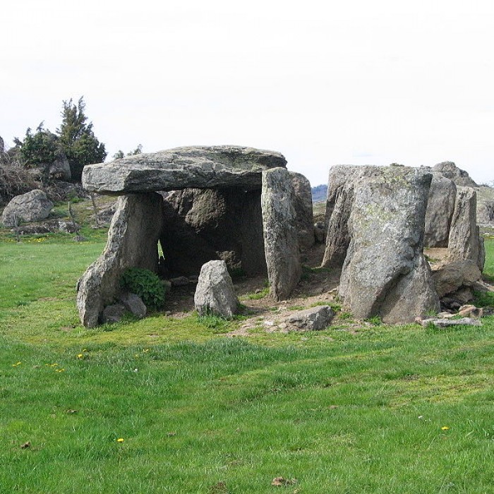 Photo de Dolmen de la Grotte à Cournols