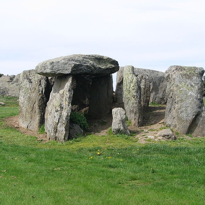 Photo de Dolmen de la Grotte à Cournols