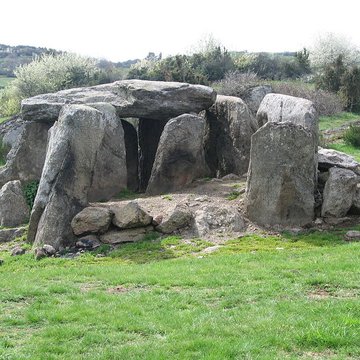 Dolmen de la Grotte à Cournols
