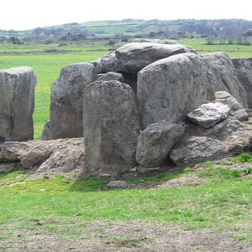 Dolmen de la Grotte à Cournols