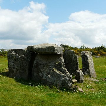 Dolmen de la Grotte à Cournols