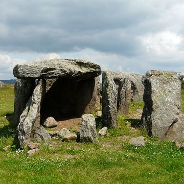 Dolmen de la Grotte à Cournols