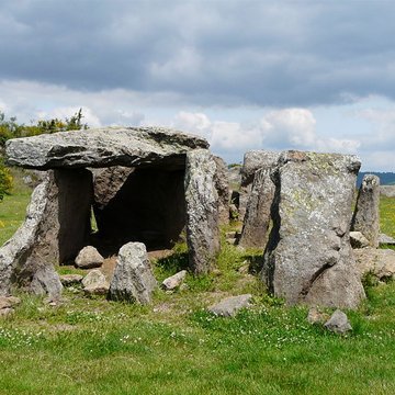 Dolmen de la Grotte à Cournols