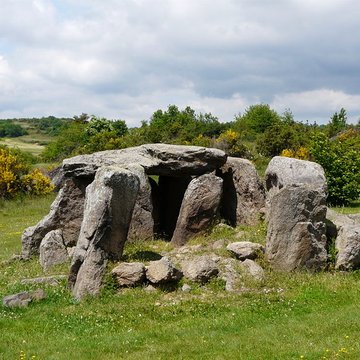 Dolmen de la Grotte à Cournols
