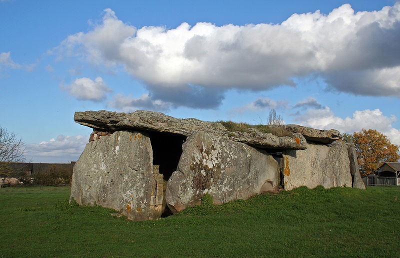 Photo de Dolmen de la Madeleine à Gennes