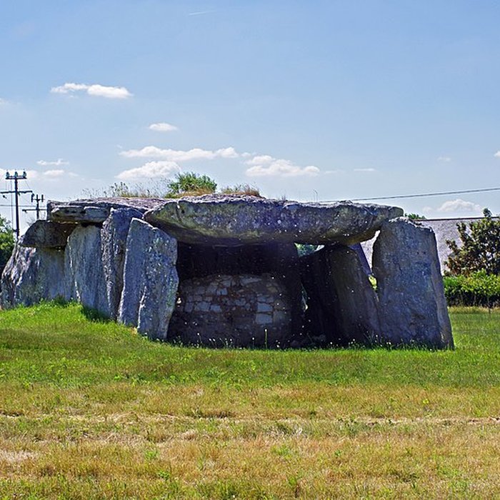 Photo de Dolmen de la Madeleine à Gennes