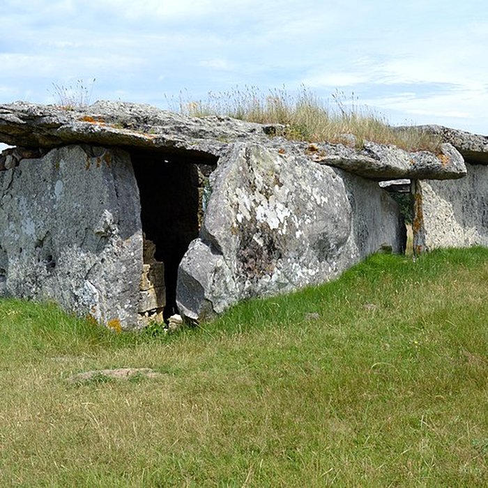 Photo de Dolmen de la Madeleine à Gennes