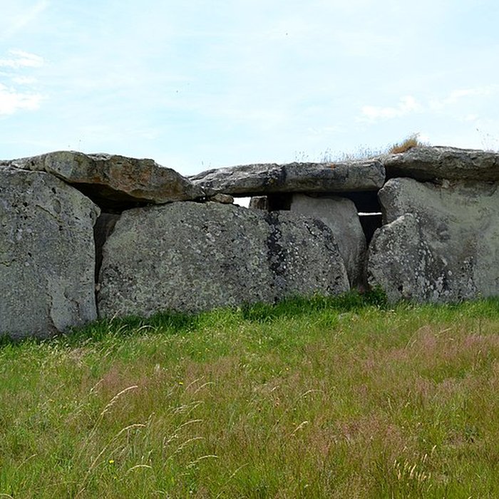 Photo de Dolmen de la Madeleine à Gennes