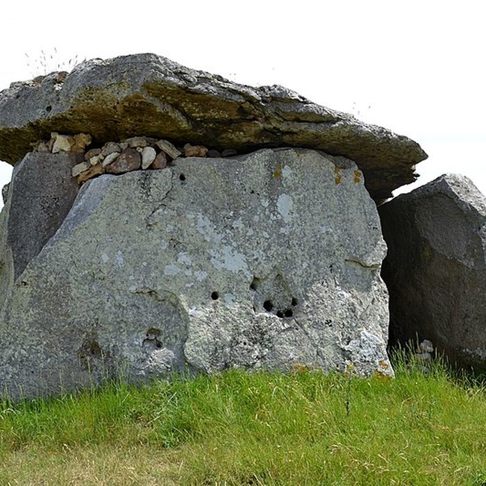 Photo de Dolmen de la Madeleine à Gennes