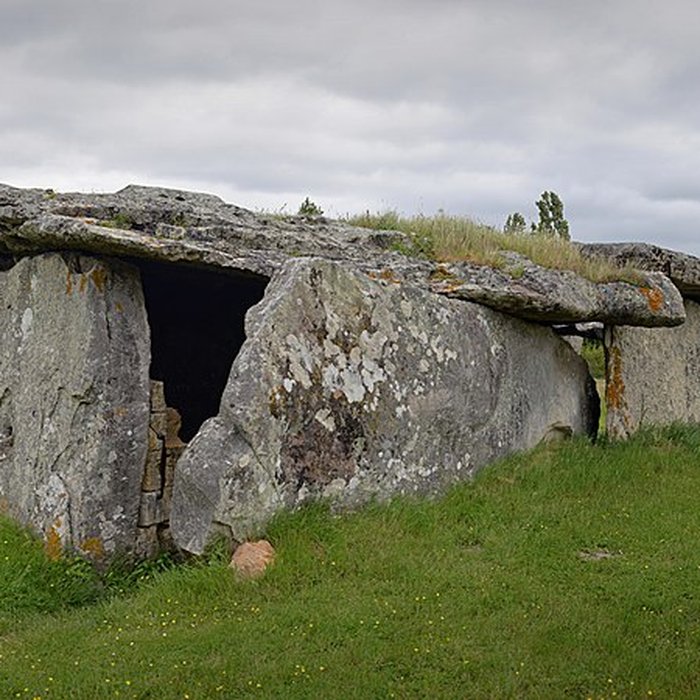 Photo de Dolmen de la Madeleine à Gennes
